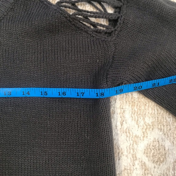 Grey Cold Shoulder Chunky Sweater with Vented High-Low Hem Love Riche size Small - Picture 10 of 11